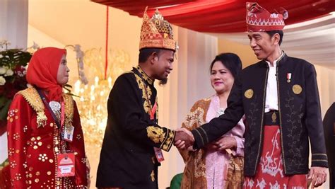 Deretan Baju Adat Yang Dipakai Jokowi Saat Hut Ri