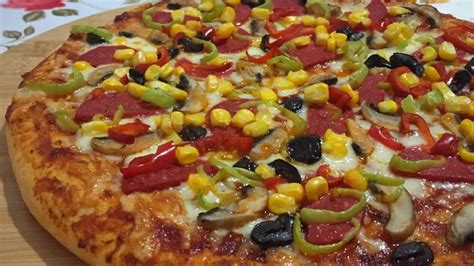 Evde pizza tarifi Yumuşak hamurlu pizza nasıl yapılır Pizza