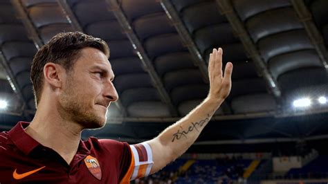 Francesco Totti anunció su retiro