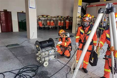 秀山消防组织开展地下有限空间救援训练