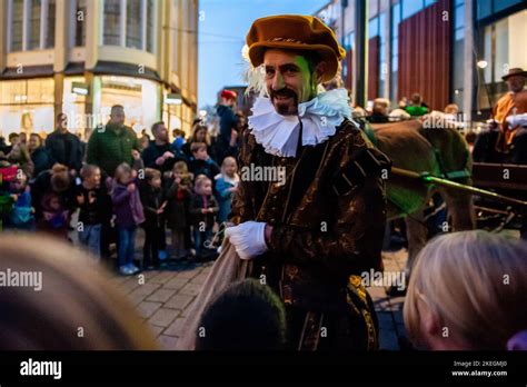 Dutch zwarte piet traditional costume hi-res stock photography and ...