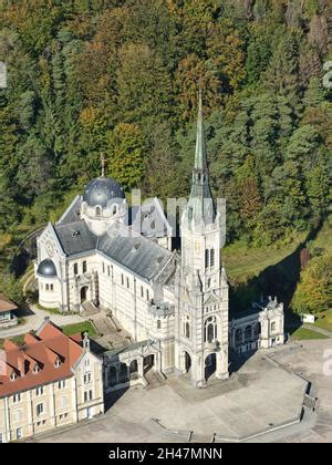 Vue A Rienne Basilique Du Bois Chenu Construite Sur Le Site O Jeanne