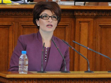 Десислава Атанасова: Политическата шарлатания продължава! - Europost