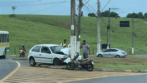 A Gazeta Motorista Socorrido Ap S Carro Bater Em Poste Em Itapemirim