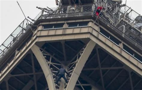 Paris Le grimpeur de la tour Eiffel a été maîtrisé par les