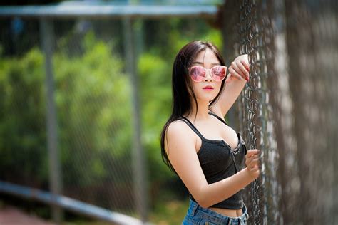 4K Asian Bokeh Pose Hands Brunette Girl Glance Fence HD