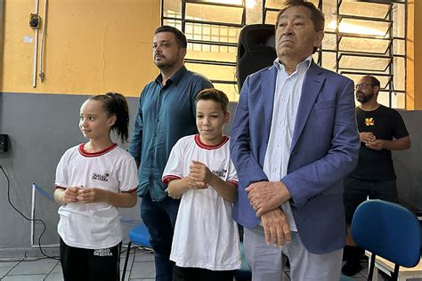 Prefeitura de Taboão da Serra inicia entrega do uniforme escolar O