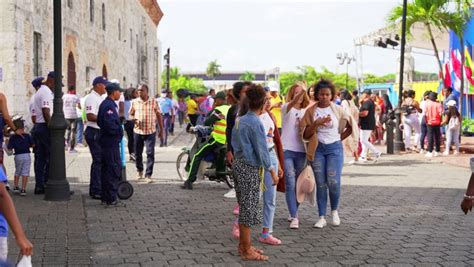 Ministerio De Cultura La Feria Del Libro Recibe Cientos De Visitantes