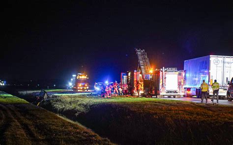 Twee Doden Bij Ongeluk Op N Bij Vledderveen Slachtoffers En