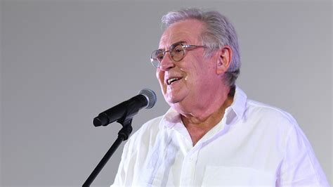 Юрий Стоянов заявил, что не доверяет артистам из-за их эмоциональности ...