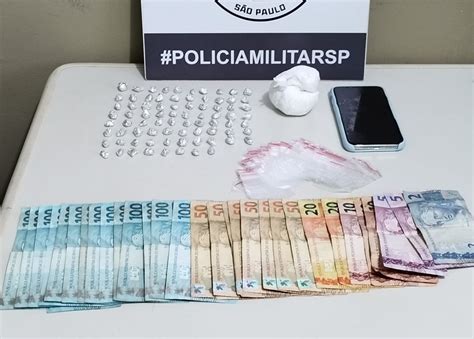 Dupla é presa por tráfico em Garça crack e mais de R 2 mil