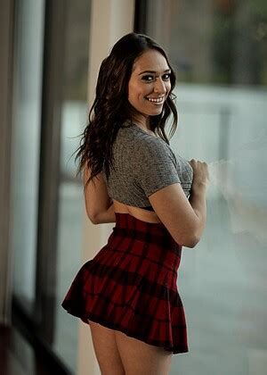 Babe Today Sweetheart Video Sara Luvv Worldporn Lesbian Hqbabes Porn Pics