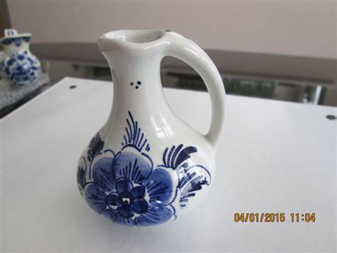 This Small Piece Of Delft Pottery Has A Beautiful Floral Design Made In