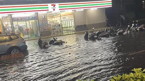 影／大雷雨狂轟桃園蘆竹 一整排機車「水中漂浮」｜東森新聞：新聞在哪 東森就在哪裡