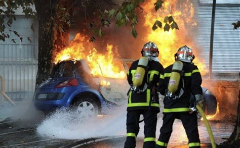 Graves violences urbaines cette nuit à Givors deux voitures de la