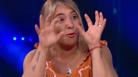 Dos Plumeros Cata Se Ri De Las Pesta As De Daniela Gran Hermano