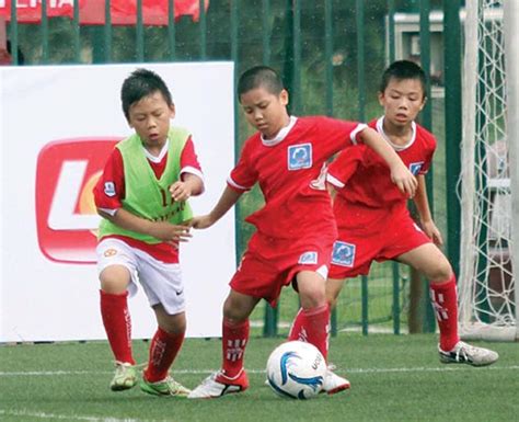 Lotteria Vietnam offers children football skills | Corporate News ...