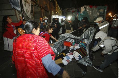 Desalojan a triquis asentados desde hace 12 años en zócalo de Oaxaca