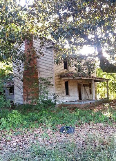 This Creepy Ghost Town In Illinois Is The Stuff Nightmares Are Made Of