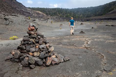 How To Hike The K Lauea Iki Trail In Hawaii Volcanoes National Park