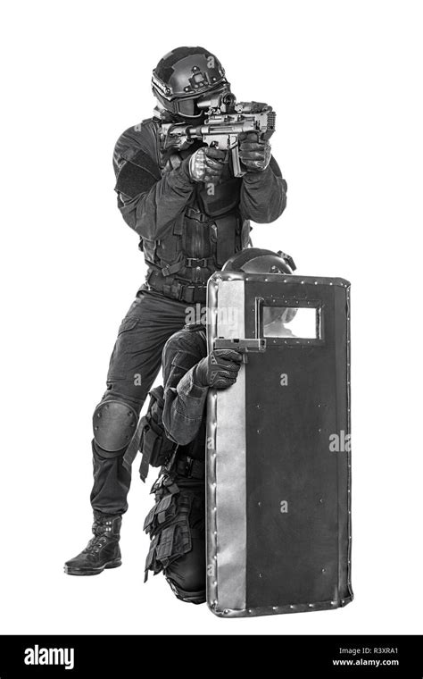 Swat Officers With Ballistic Shield Stock Photo Alamy