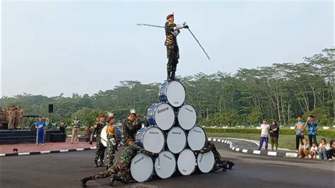 Display Drumband Gita Dirgantara Aau Tour De Campus Youtube