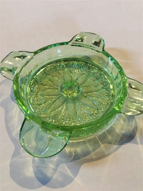 Vtg Light Green Depression Glass Round Ashtray Open Flower W Raised