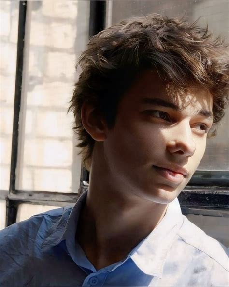 Pin By Etleva Nasto On I Want You In Devon Bostick Devon Hot Emo Guy