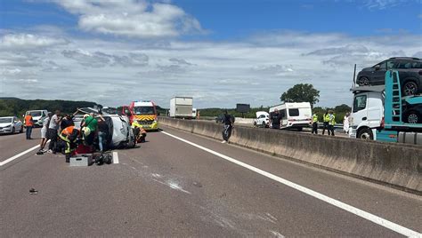 Lautoroute A6 Coupée Dans Les Deux Sens Au Niveau De Clamerey Après Un