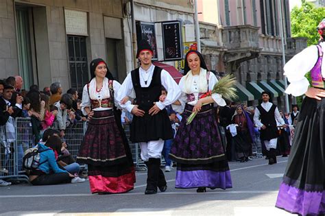 Traditional Italian Dresses