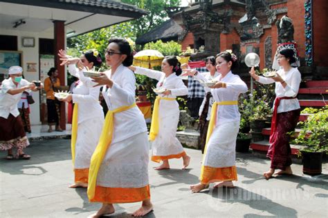 Upacara Tawur Agung Kesanga Jelang Nyepi Di Pura Amerta Jati Foto 2