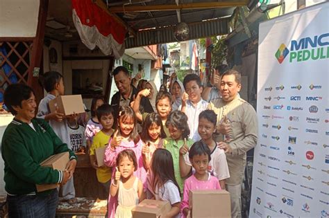 Bantuan Peralatan Sekolah Dari MNC Peduli Wakil Camat Gambir