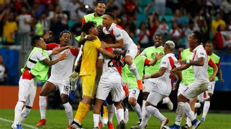 Selección Peruana El Eufórico Festejo De La Bicolor Tras Vencer Por Penales A Uruguay En La