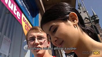 HUNT K Cornudo nerd observa obedientemente la polla de su novia con un extraño XVIDEOS