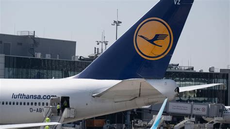 Lufthansa Streicht Fast Alle Fl Ge Auch Am Ber Welt