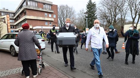 Corona Hotline in Hamburg stark überlastet 3000 Anrufe pro Sekunde