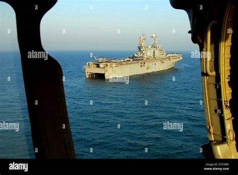 Us Navy The Amphibious Assault Ship Uss Tarawa Lha 1 Floods Its Stern To Allow Landing Craft