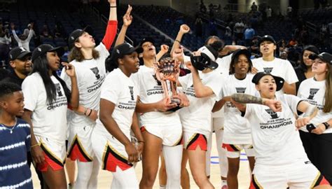 Wnba L Becky Hammon Et Les Las Vegas Aces Remportent La Commissioner S