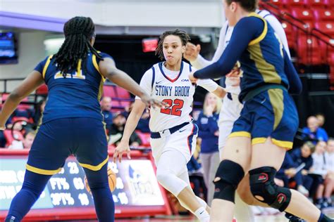 Stony Brook Womens Basketball Wins First Round Of The Battle Of Long