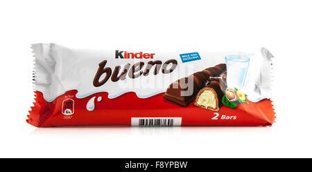 Kinder Bueno Chocolat Au Lait Et Noisettes Bar Sur Fond Blanc Photo