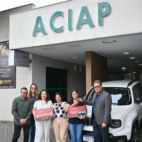 Aciap Entrega Jeep Renegade A Ganhadora Da Campanha De Natal