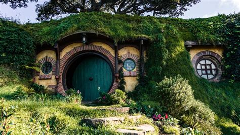 Hobbiton Movie Set - Destary