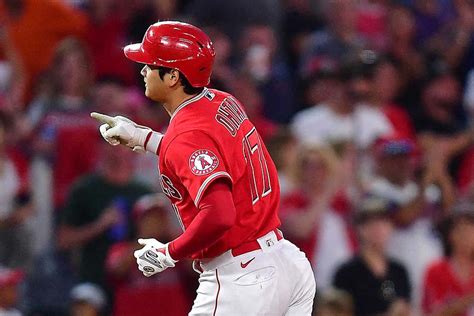 大谷翔平、特大弾→敬遠に大ブーイング 敵地解説者「この男のスイング見たいから」 The Answer