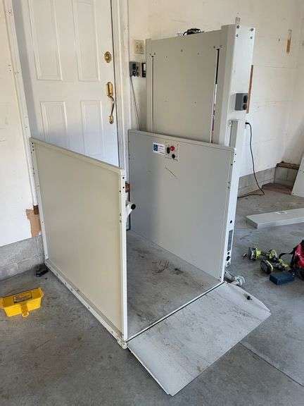 Bruno VPL 3153 Vertical Platform Lift Trice Auctions