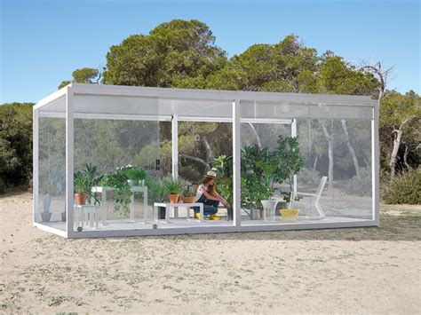 This Glass Box Lets You Enjoy The Outdoors Even When It S Windy And Cold Contemporist