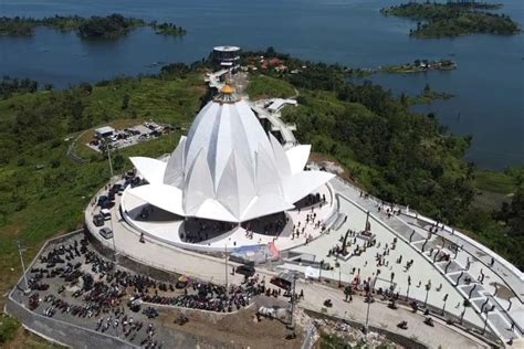 Masjid Al Kamil Di Waduk Jatigede Sumedang Diserbu Pengunjung Saya