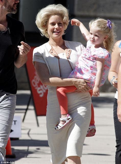 I M Blonde Just Like You Amy Adams Gets A Surprise Birthday Visit