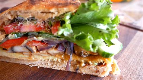 Grilled Veggie Flatbread Sandwich - V & GF | Sándwich de Pan Plano de ...