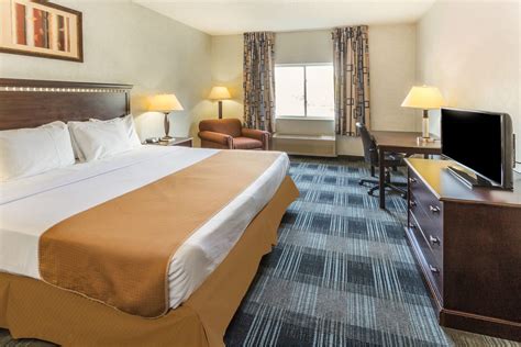 Days Inn & Suites by Wyndham Vancouver | Vancouver, WA Hotels