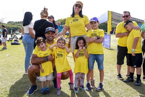 Festival Vamos Passear Re Ne A Fam Lia E Os Amigos No Fim De F Rias Em